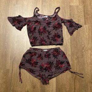 Charlotte Russe small women’s floral blouse and short set mauve crinkle fabric